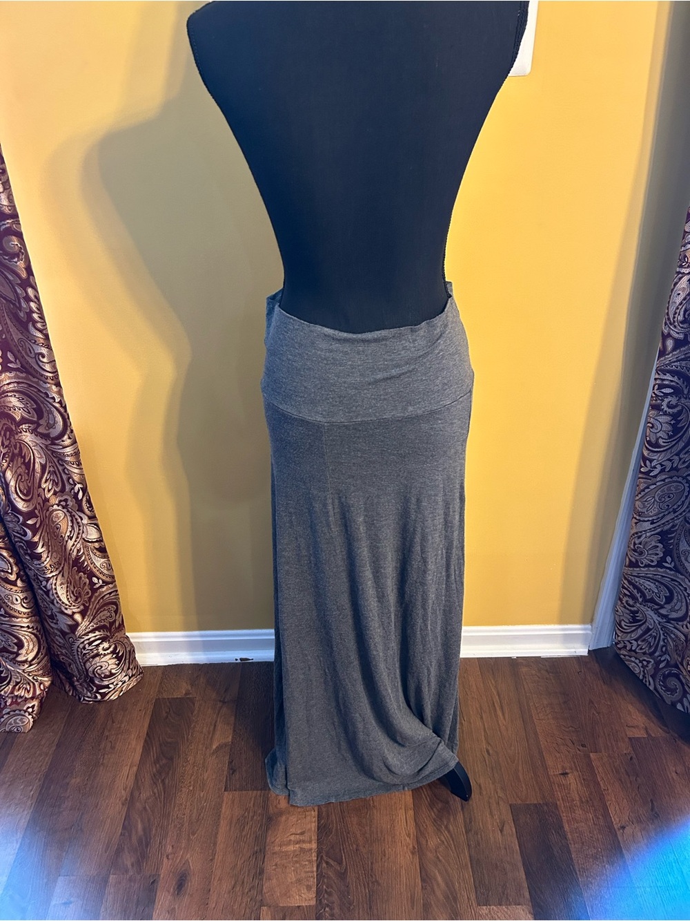 Old Navy Women’s Gray Maxi Skirt